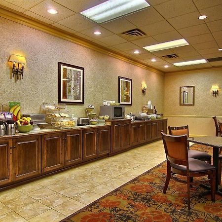 Quality Inn & Suites Mansfield Buitenkant foto