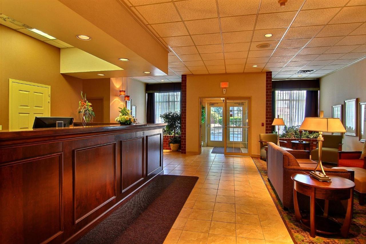 Quality Inn & Suites Mansfield Buitenkant foto
