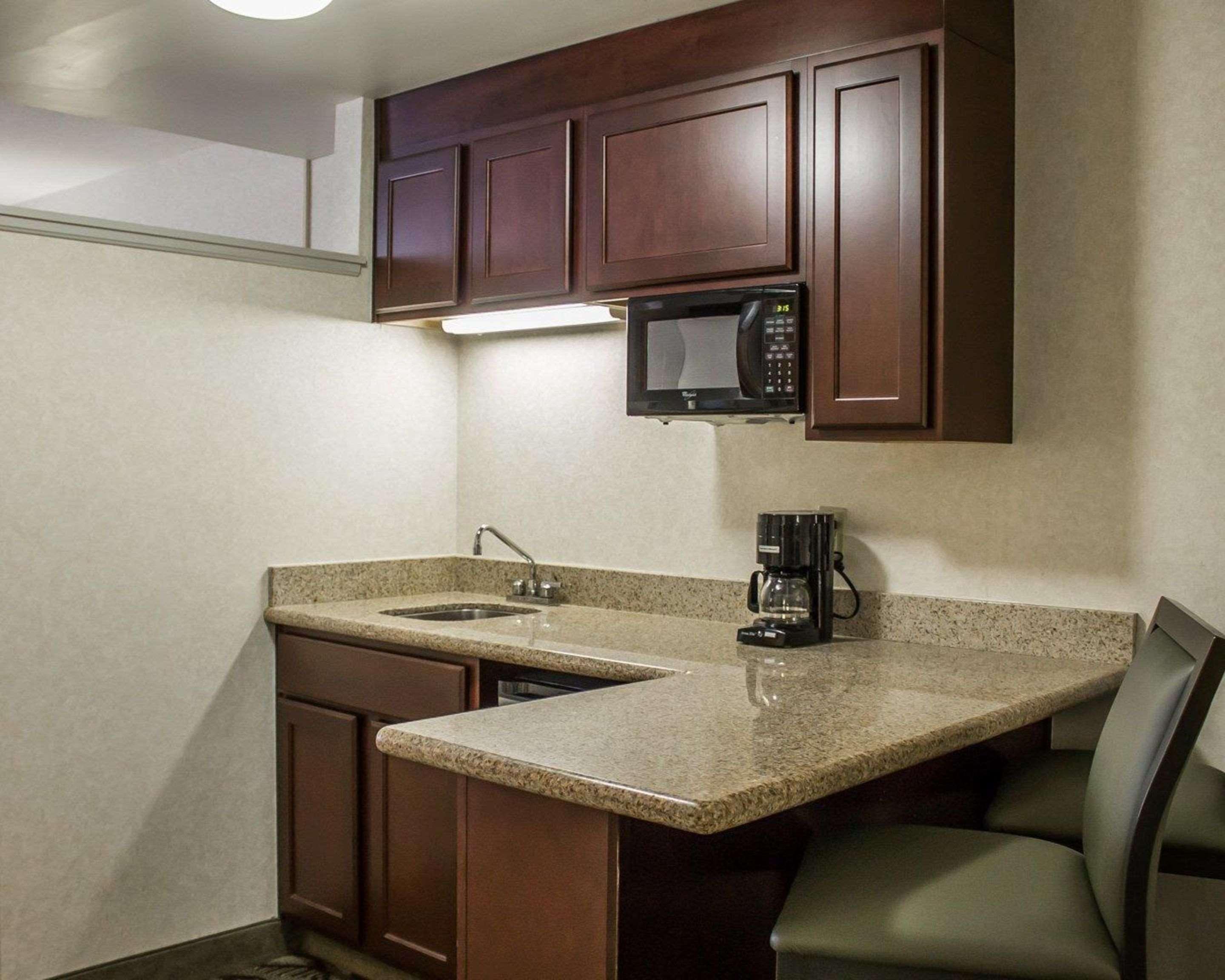 Quality Inn & Suites Mansfield Buitenkant foto