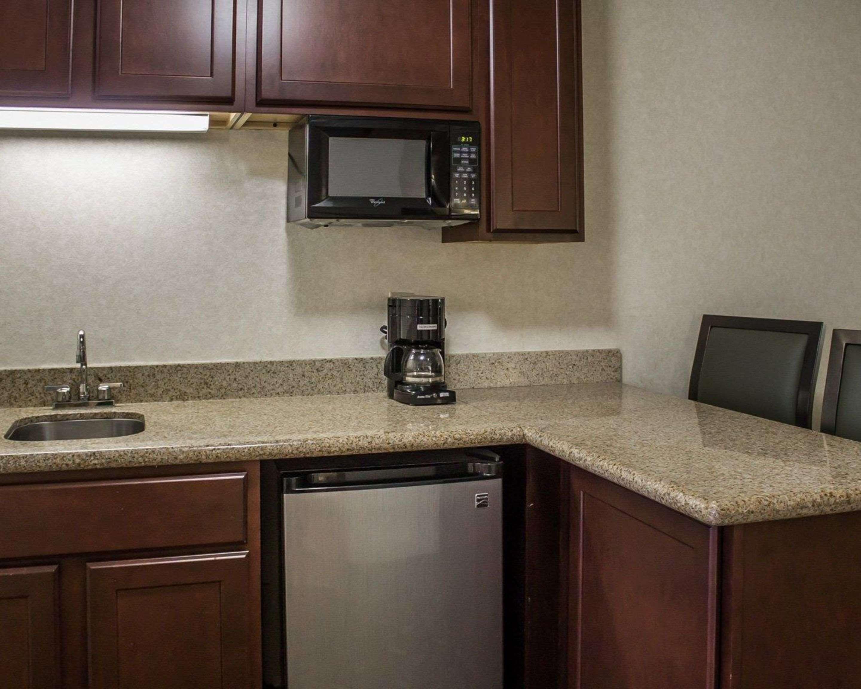 Quality Inn & Suites Mansfield Buitenkant foto
